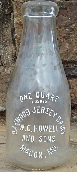 OAKWOOD JERSEY DAIRY W. C. HOWELL & SONS MACON, MISSOURI MILK BOTTLE